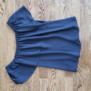 (S) Aritzia Wilfred Flowy Ruffle Cold Shoulder Top Vacation Modern Lightweight